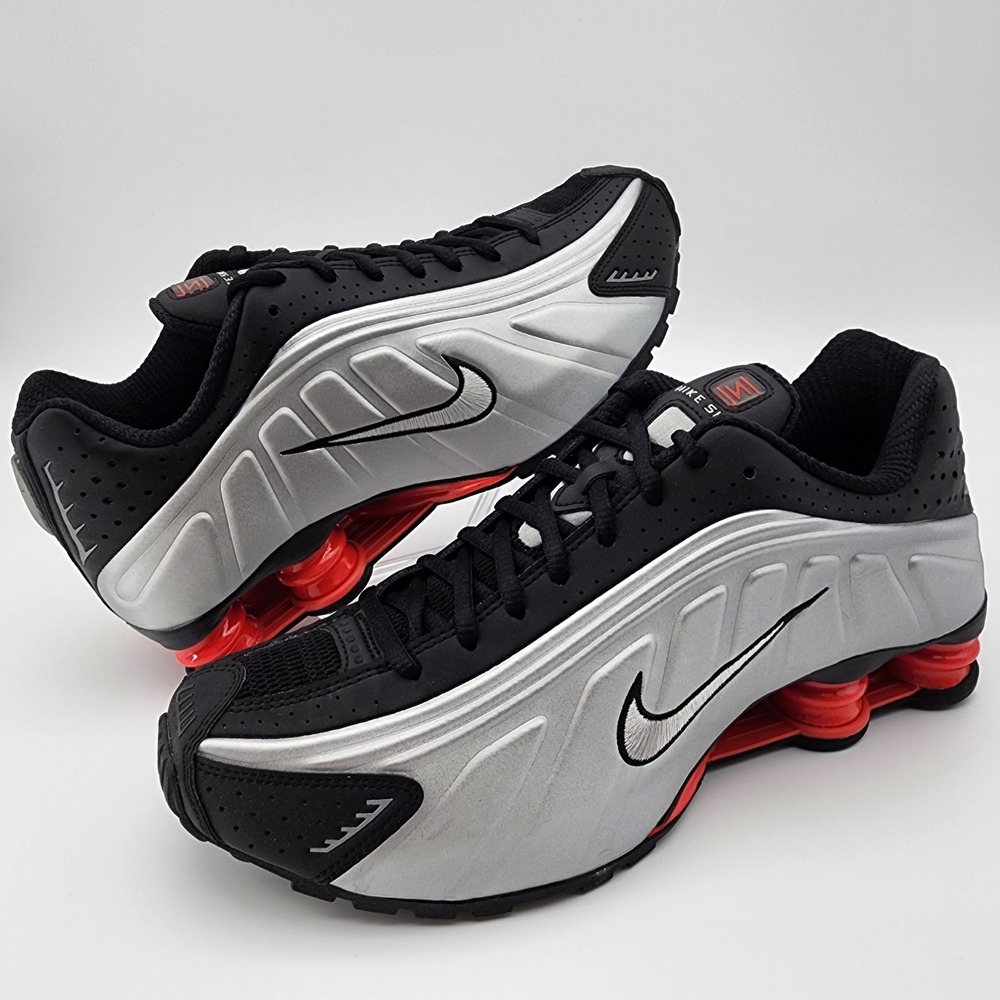 Nike Shox R4 Sneakers Womens 10 Black Metallic Silver Red Athletic AR3565 011